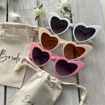 Персонализированные солнцезащитные очки в виде сердца для женщин, подарки подружкам невесты, сувениры для вечеринки, пляжа, девичника, солнцезащитные очки в ретро-оправе