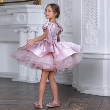 Милые платья для девочек-цветочниц из расслаивающегося атласа с бантом длиной до колен 2023 Свадебная вечеринка На заказ Праздничные платья для принцесс