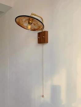 Ретро настенный светильник Современный минималистичный Латунный Стеклянный кабинет и спальня Ресторан Японский прикроватный светильник из орехового дерева в ванной комнате